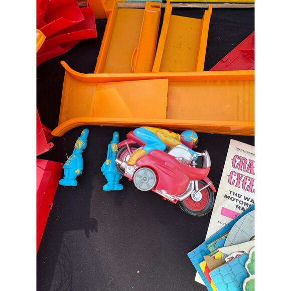 Rare 1966 Transogram CRAZEE CYCLE WACKY Motorcycle Rally Game Set Original Box. - Picture 16 of 16